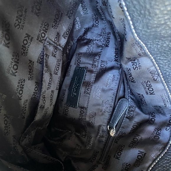 Michael Kors Brookville leather bag. - Picture 6 of 10